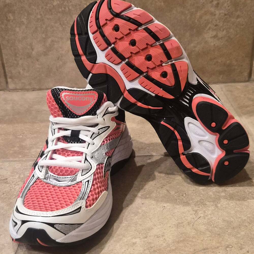 Saucony Progrid Omni 9 Unisex Running Shoes Coral/Black/Silver